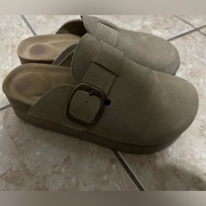 Cushionare Platform Clogs